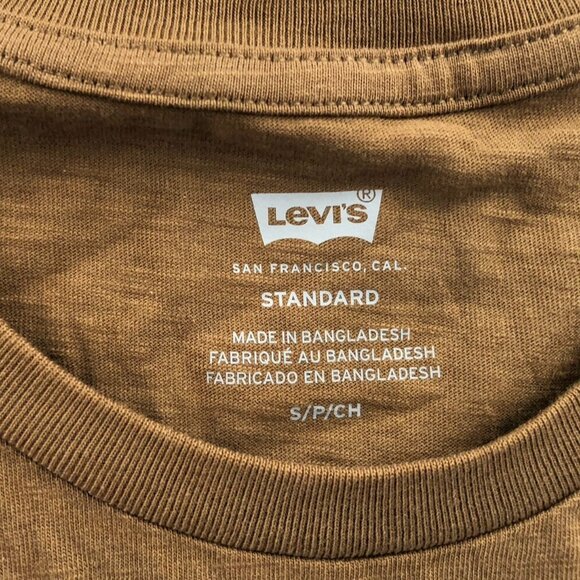 NWT Levis Mens T-Shirt Small Short Sleeve Crew Neck Casual Pocket Tee Brown - Picture 3 of 11